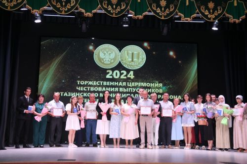 На главном подмостке Ютазинского района чествовали лучших из лучших выпускников школ