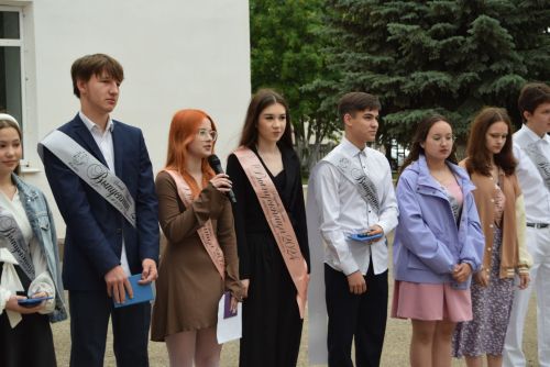 Уруссинские школьники получили аттестаты