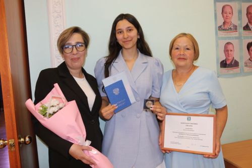 На главном подмостке Ютазинского района чествовали лучших из лучших выпускников школ