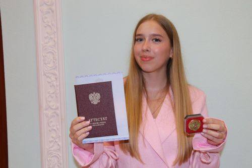 На главном подмостке Ютазинского района чествовали лучших из лучших выпускников школ