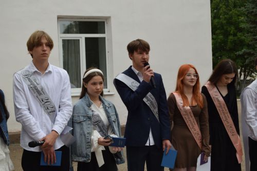 Уруссинские школьники получили аттестаты