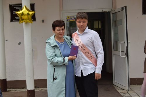 Уруссинские школьники получили аттестаты