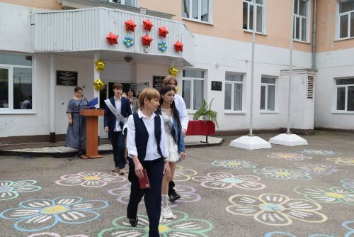 Уруссинские школьники получили аттестаты