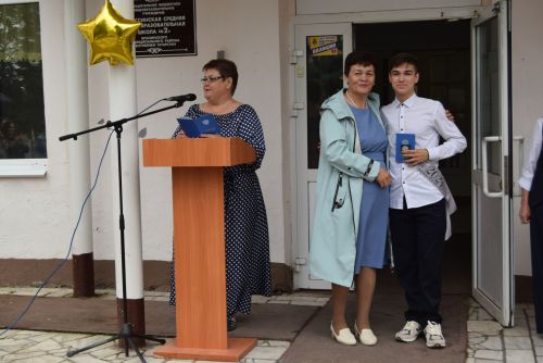 Уруссинские школьники получили аттестаты
