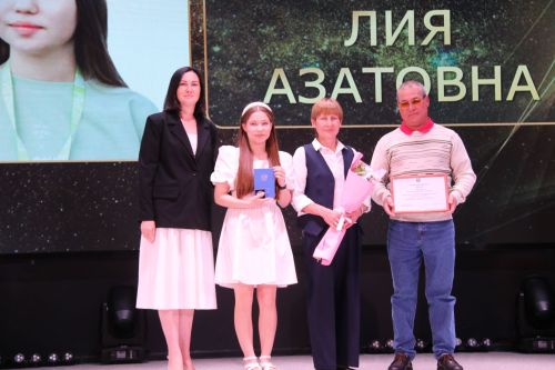 На главном подмостке Ютазинского района чествовали лучших из лучших выпускников школ