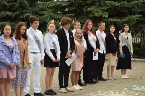 Уруссинские школьники получили аттестаты