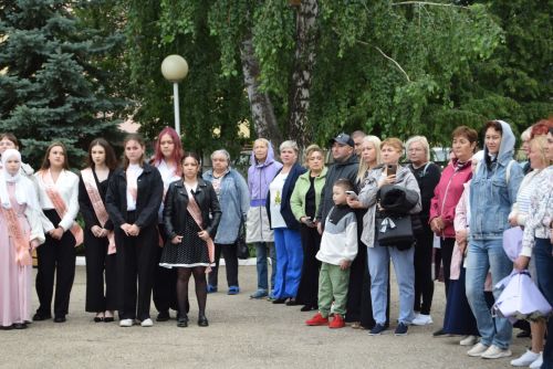 Уруссинские школьники получили аттестаты
