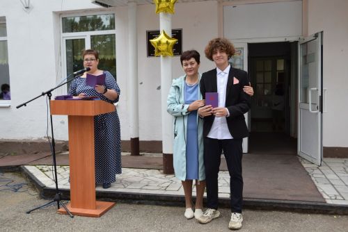 Уруссинские школьники получили аттестаты