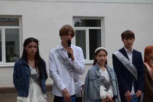 Уруссинские школьники получили аттестаты