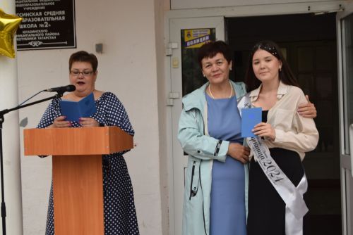 Уруссинские школьники получили аттестаты