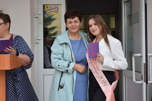 Уруссинские школьники получили аттестаты