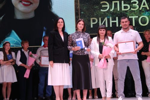 На главном подмостке Ютазинского района чествовали лучших из лучших выпускников школ