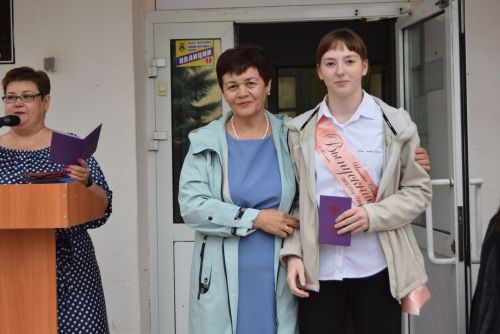 Уруссинские школьники получили аттестаты