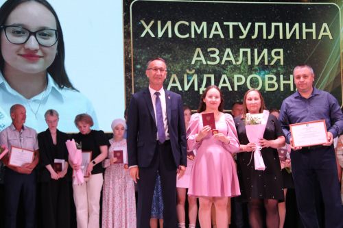 На главном подмостке Ютазинского района чествовали лучших из лучших выпускников школ
