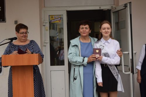 Уруссинские школьники получили аттестаты
