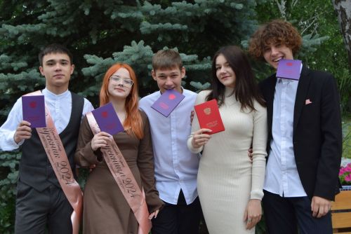 Уруссинские школьники получили аттестаты