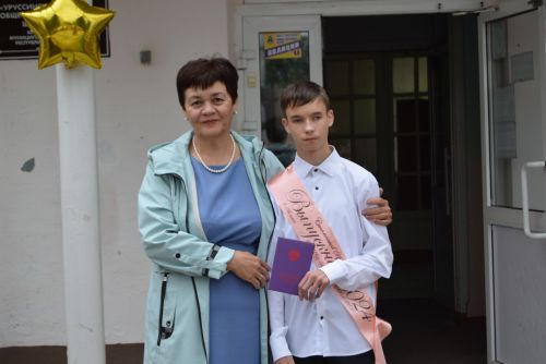 Уруссинские школьники получили аттестаты