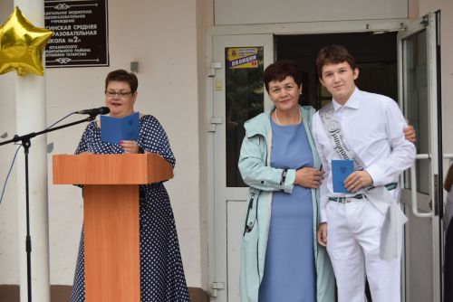 Уруссинские школьники получили аттестаты