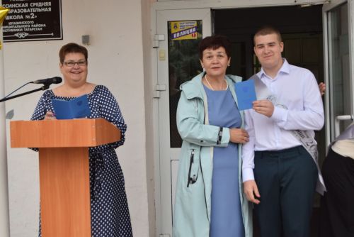 Уруссинские школьники получили аттестаты
