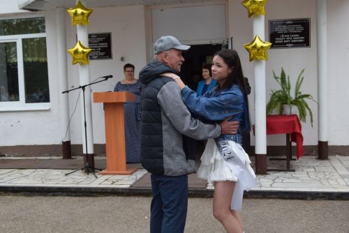 Уруссинские школьники получили аттестаты