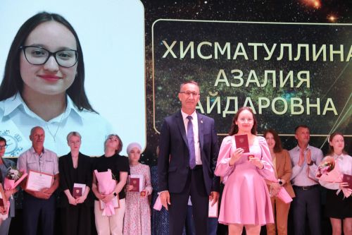 На главном подмостке Ютазинского района чествовали лучших из лучших выпускников школ