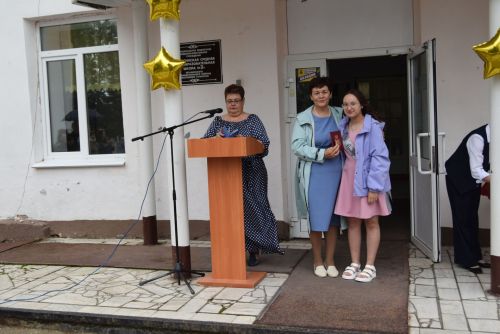 Уруссинские школьники получили аттестаты