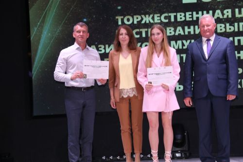 На главном подмостке Ютазинского района чествовали лучших из лучших выпускников школ
