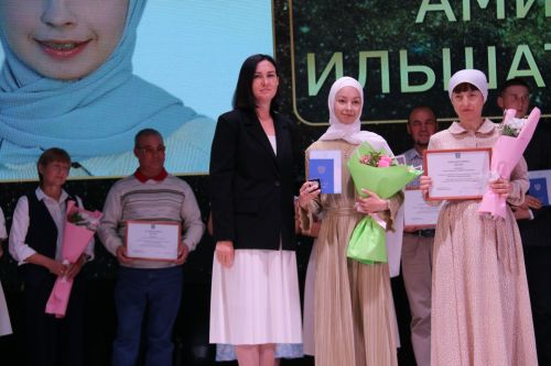 На главном подмостке Ютазинского района чествовали лучших из лучших выпускников школ