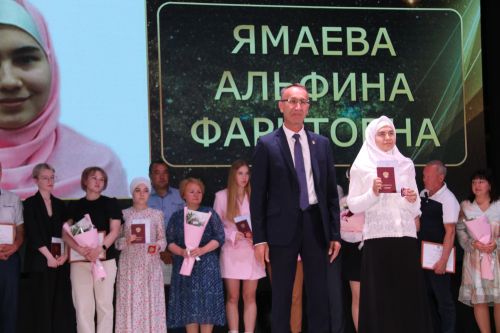 На главном подмостке Ютазинского района чествовали лучших из лучших выпускников школ