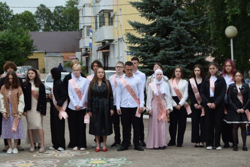 Уруссинские школьники получили аттестаты