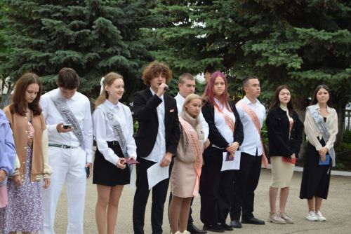 Уруссинские школьники получили аттестаты