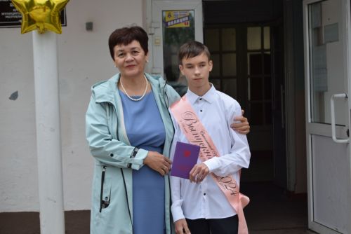 Уруссинские школьники получили аттестаты