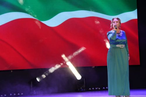 На главном подмостке Ютазинского района чествовали лучших из лучших выпускников школ