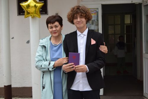 Уруссинские школьники получили аттестаты