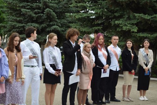 Уруссинские школьники получили аттестаты