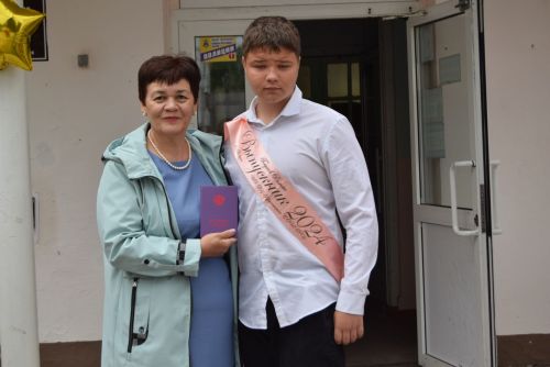 Уруссинские школьники получили аттестаты