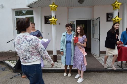 Уруссинские школьники получили аттестаты