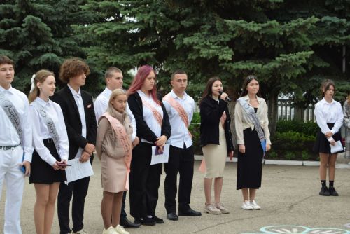 Уруссинские школьники получили аттестаты