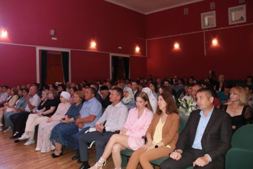 На главном подмостке Ютазинского района чествовали лучших из лучших выпускников школ