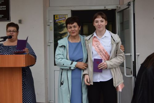 Уруссинские школьники получили аттестаты