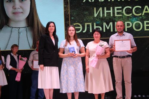 На главном подмостке Ютазинского района чествовали лучших из лучших выпускников школ