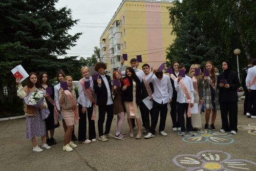 Уруссинские школьники получили аттестаты