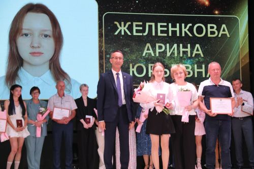 На главном подмостке Ютазинского района чествовали лучших из лучших выпускников школ