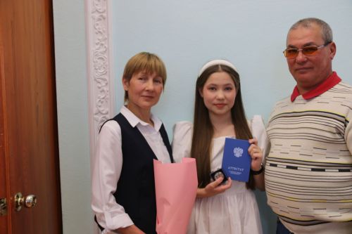 На главном подмостке Ютазинского района чествовали лучших из лучших выпускников школ