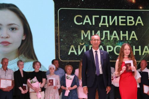 На главном подмостке Ютазинского района чествовали лучших из лучших выпускников школ