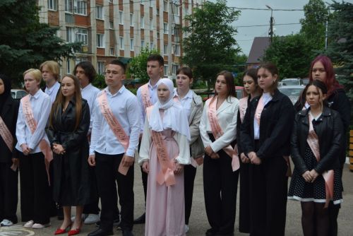 Уруссинские школьники получили аттестаты