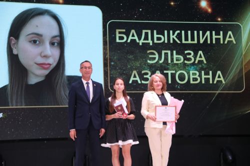 На главном подмостке Ютазинского района чествовали лучших из лучших выпускников школ