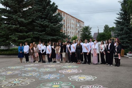 Уруссинские школьники получили аттестаты