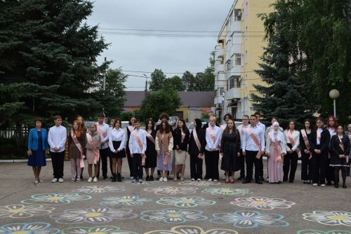 Уруссинские школьники получили аттестаты