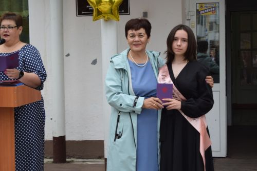 Уруссинские школьники получили аттестаты